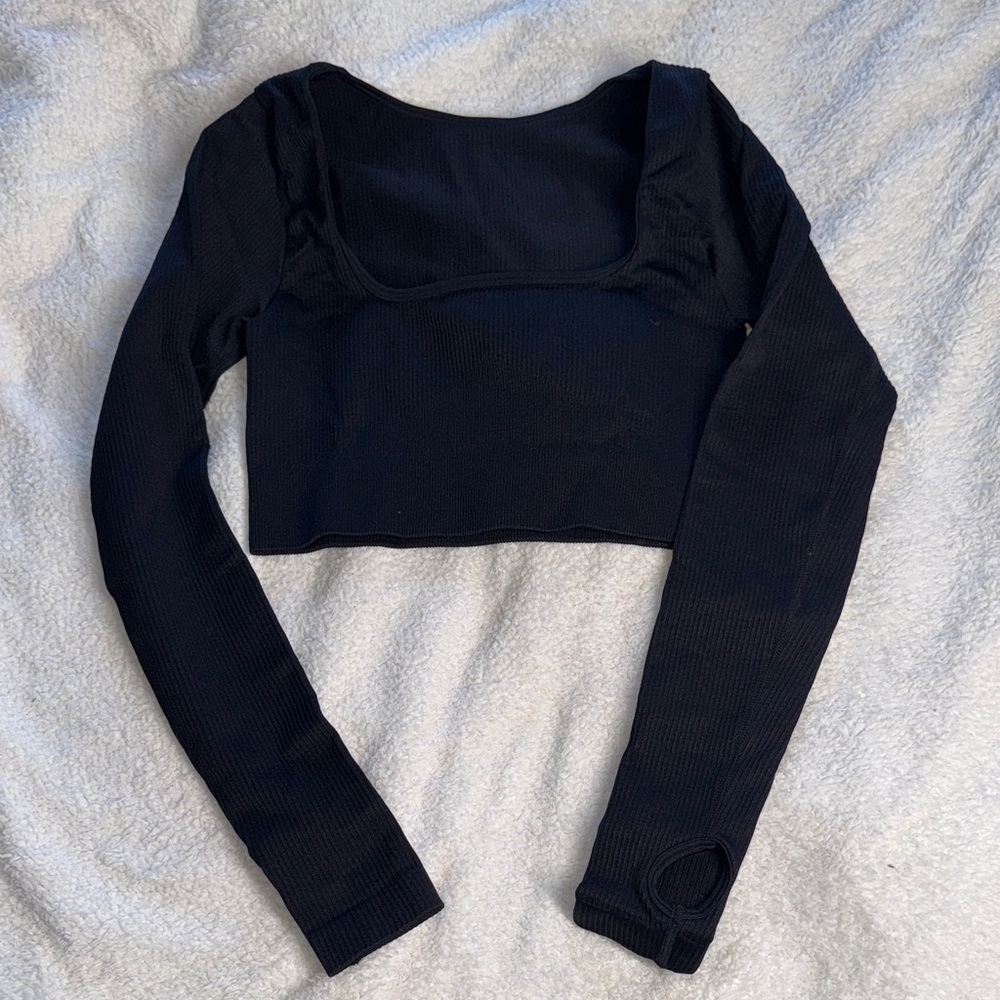 Black Long Sleeve Crop Top